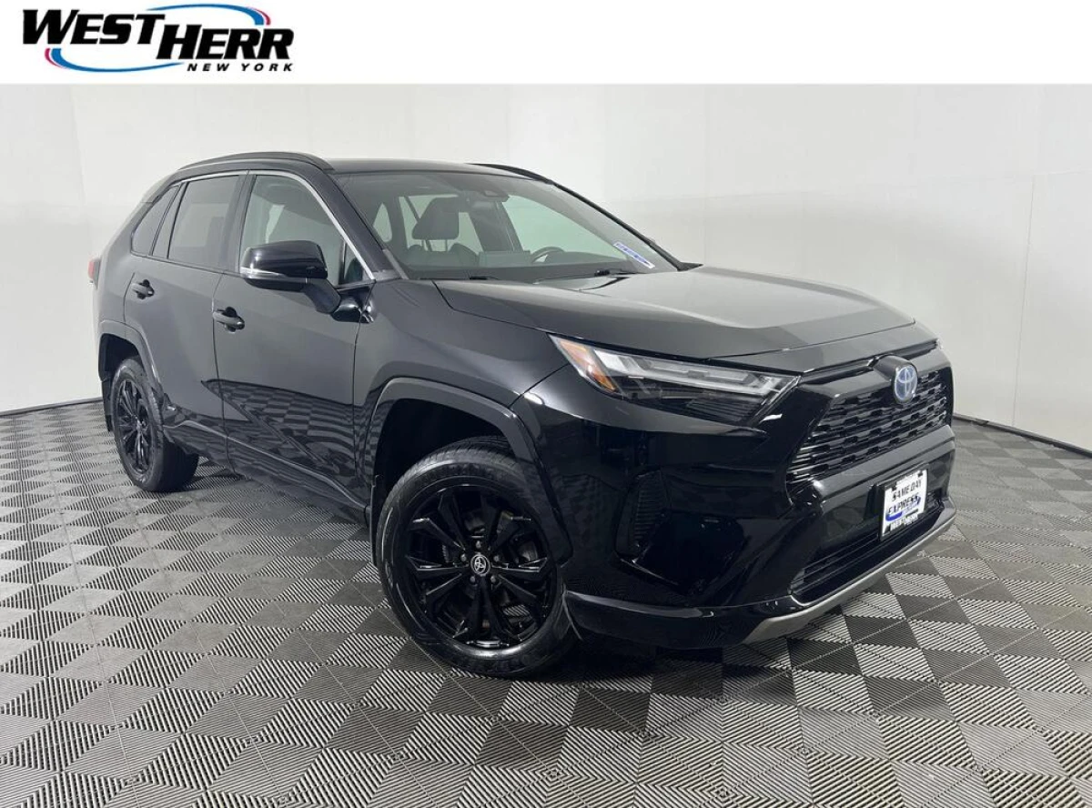 Pre-Owned 2022 Toyota RAV4 Hybrid SE