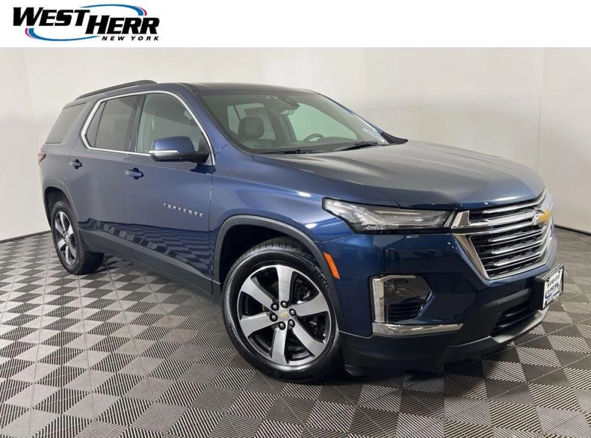 Pre-Owned 2023 Chevrolet Traverse LT Leather