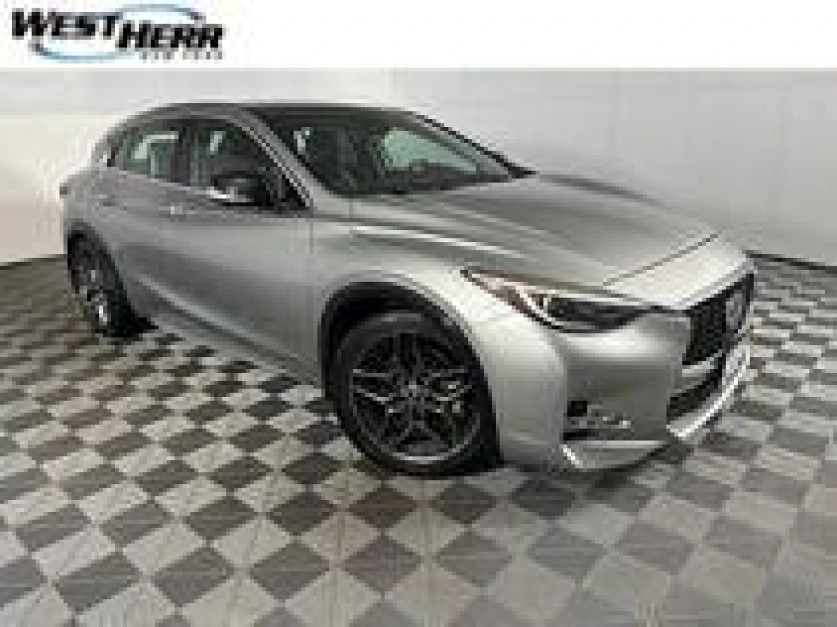 Pre-Owned 2018 INFINITI QX30 Sport