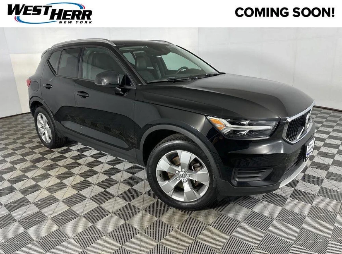 Pre-Owned 2020 Volvo XC40 Momentum