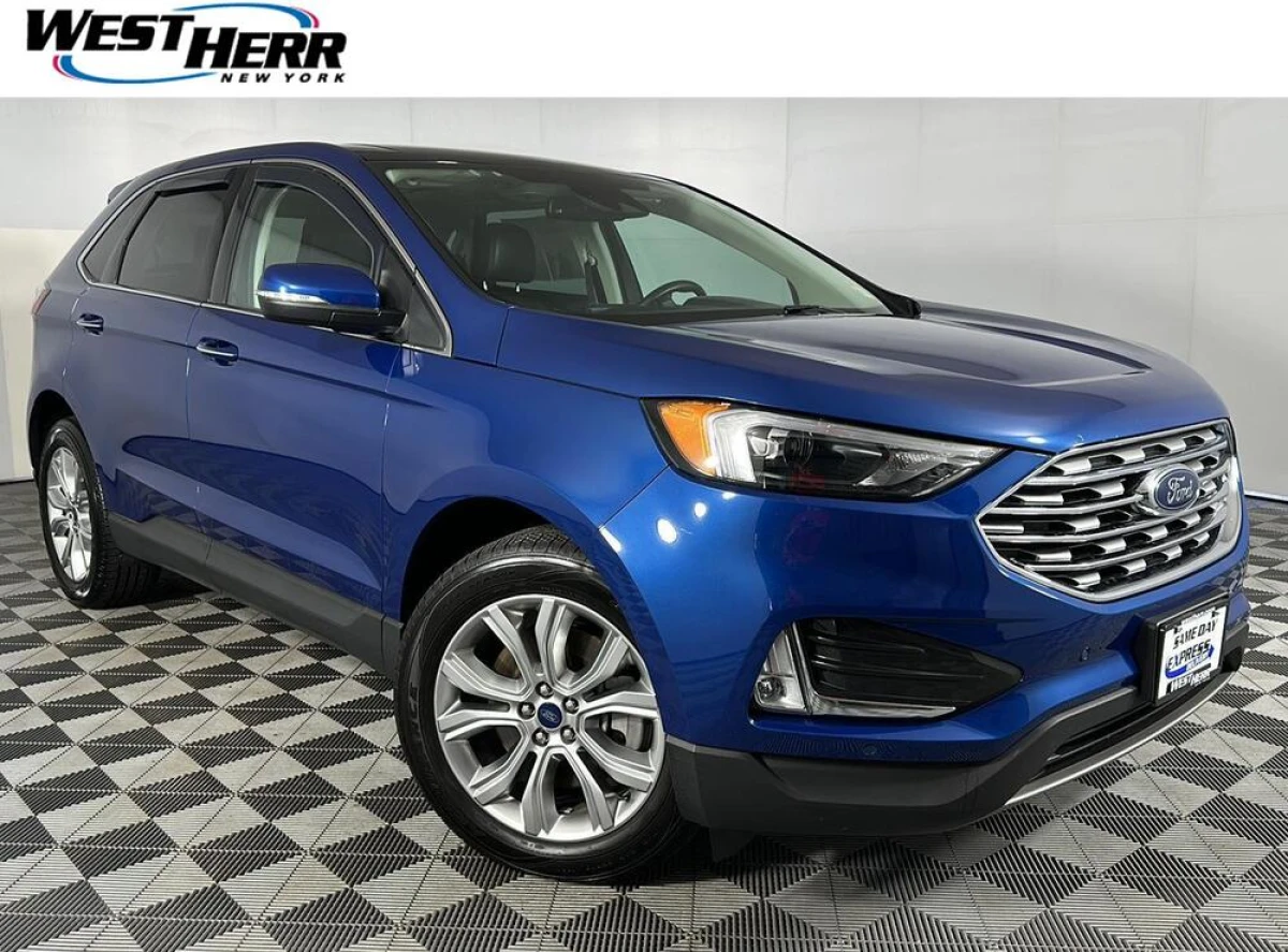 Pre-Owned 2022 Ford Edge Titanium