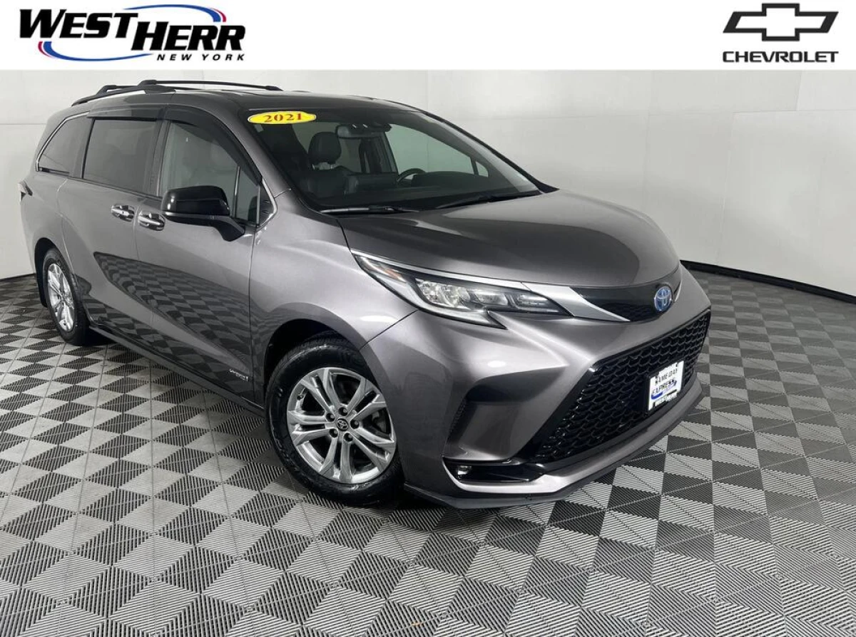 Pre-Owned 2021 Toyota Sienna XSE