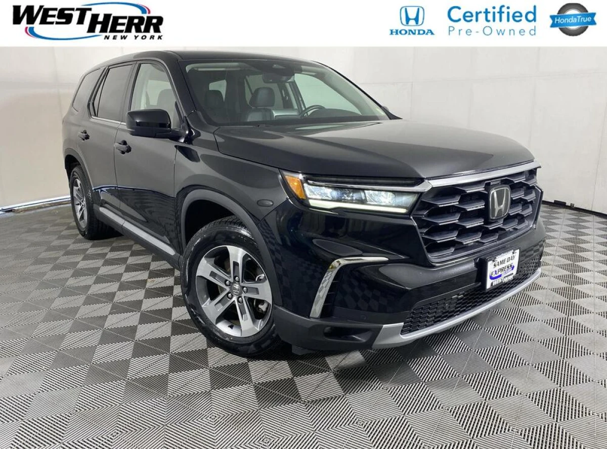 Certified Pre-Owned 2023 Honda Pilot EX-L w/Rear Captain's Chairs