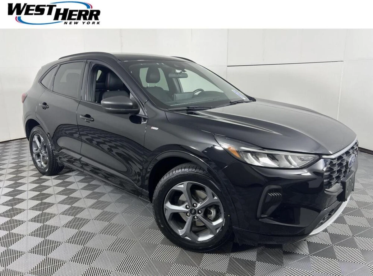 Pre-Owned 2023 Ford Escape ST-Line