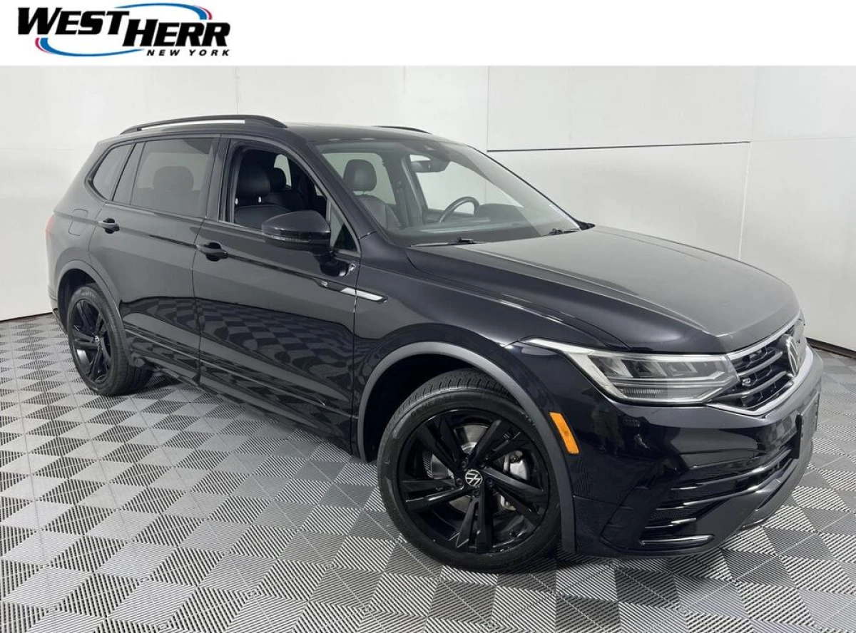 Pre-Owned 2023 Volkswagen Tiguan SE R-Line Black