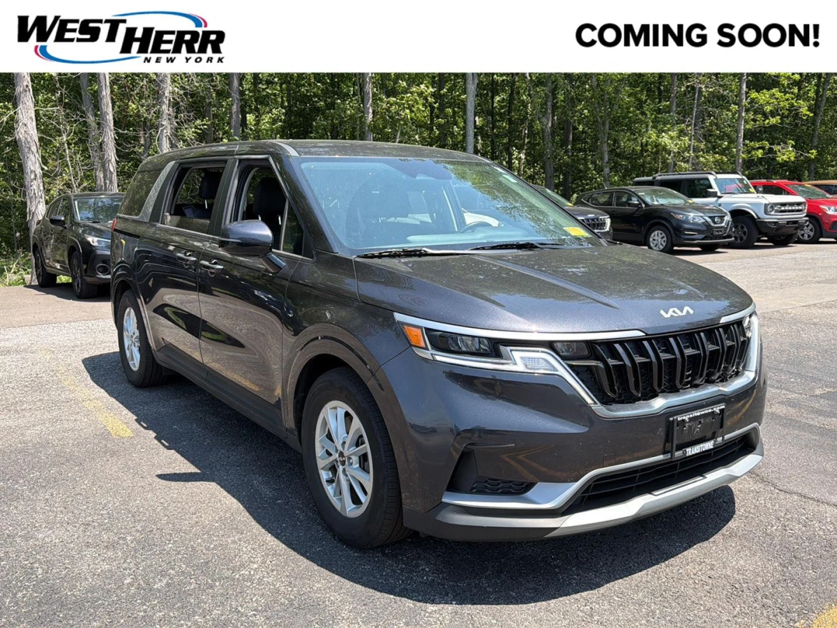Pre-Owned 2024 Kia Carnival LX