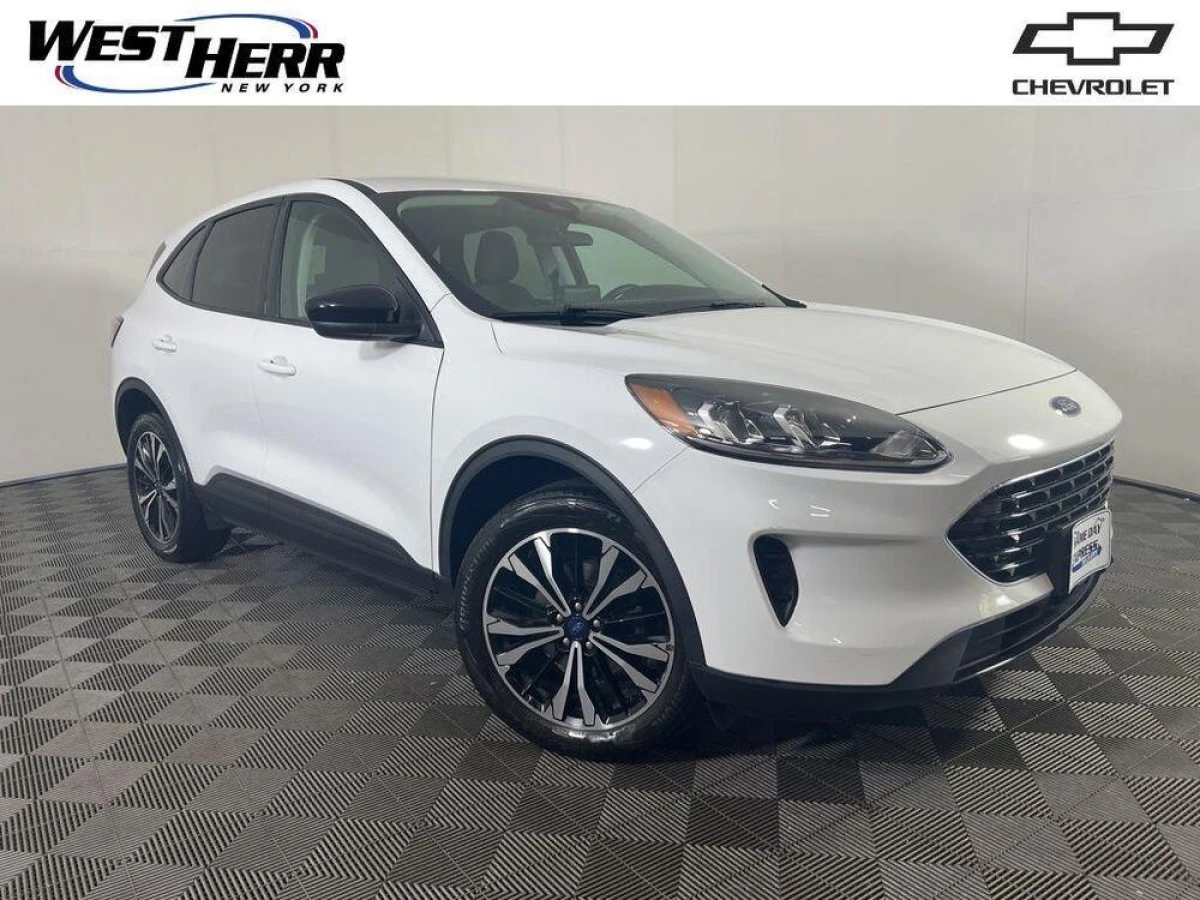 Pre-Owned 2022 Ford Escape SE