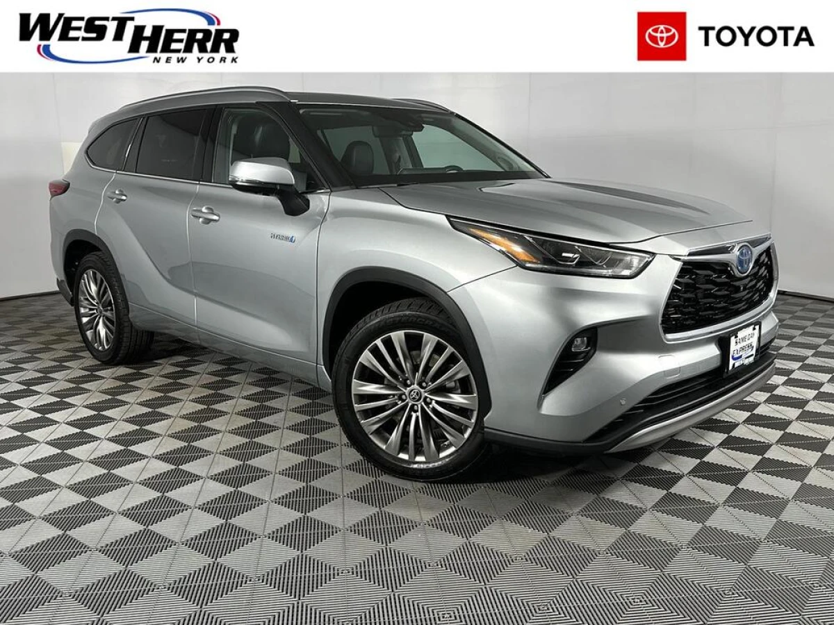 Pre-Owned 2021 Toyota Highlander Hybrid Platinum