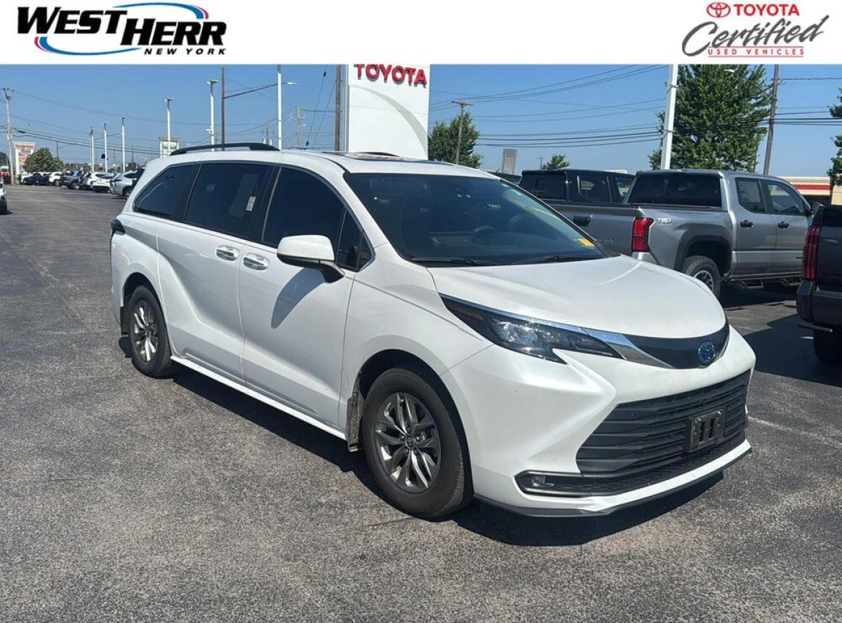 Certified Pre-Owned 2025 Toyota Sienna XLE