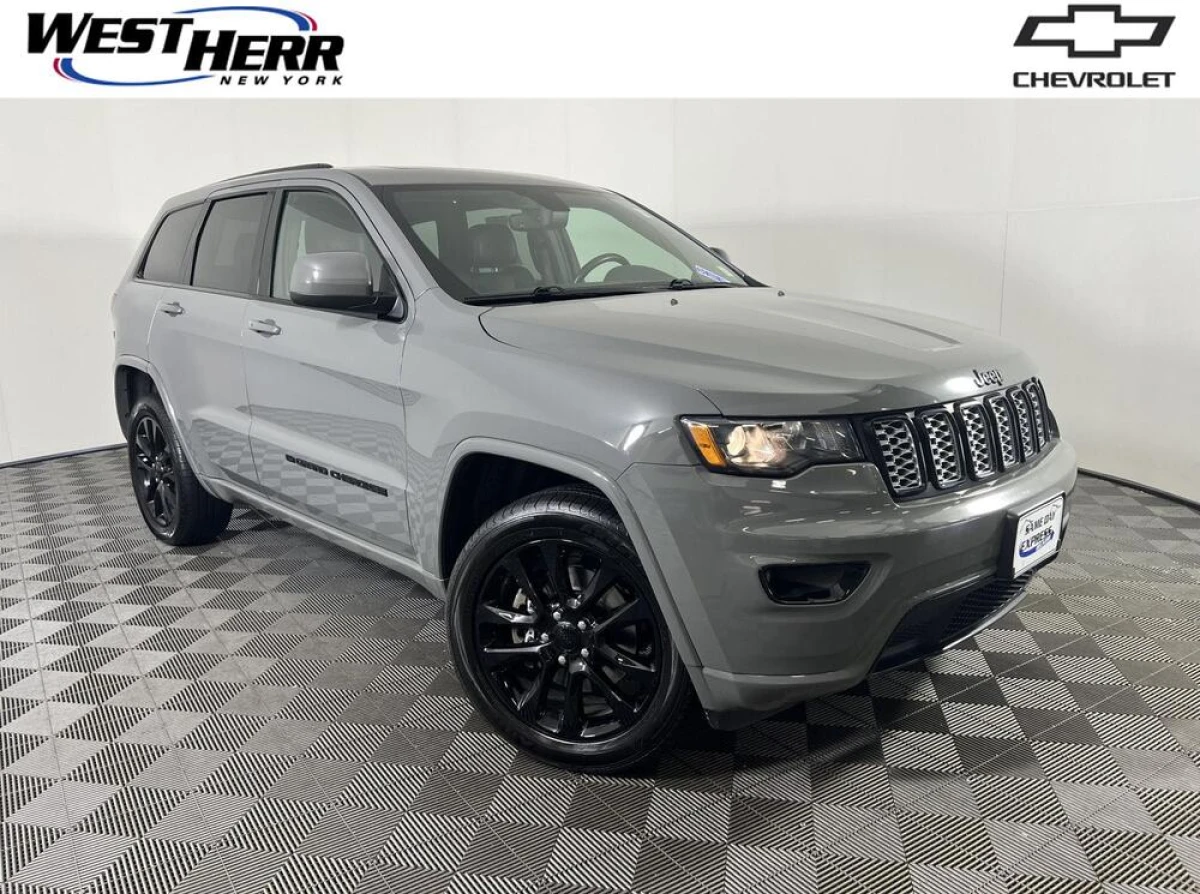 Pre-Owned 2022 Jeep Grand Cherokee WK Laredo X