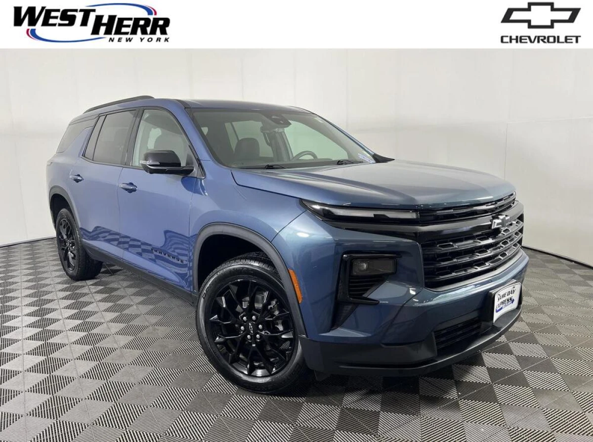 Pre-Owned 2024 Chevrolet Traverse LT