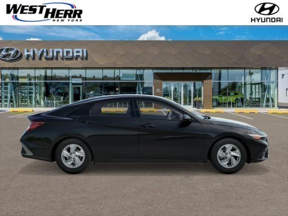 New 2026 Hyundai ELANTRA SE