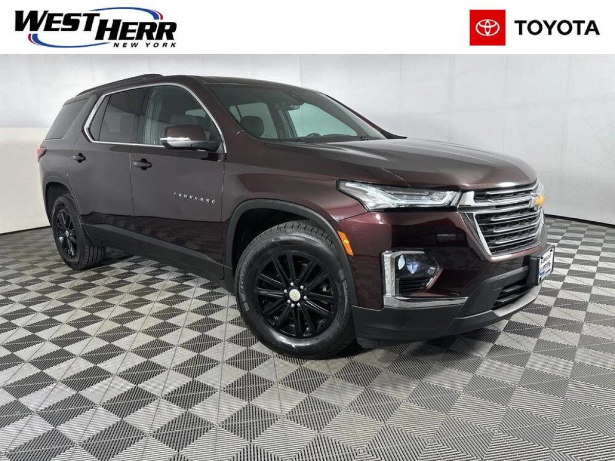 Pre-Owned 2023 Chevrolet Traverse LT
